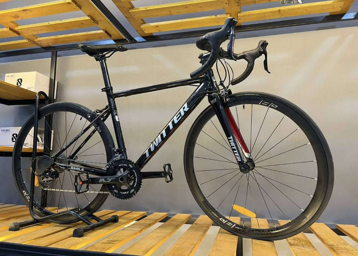 المعدن المنيوم + ماشة كاربون

وياله طبقتين المنيوم بولبرنات (وياله ام الصوت الحديثه)

وايرات دفن

السرعات عدد 11×2

زوج طواكة بريك شيمانو 105 R5800

من نوع retrospec الخاص بشركة twitter

صينية نظام براكيت

مدة مبدل السرعات الخلفي كاربون

السعر 485 الف وبيهه مجال 

ملاحظة ( الدراجة العندي مستخدمة 6 اشهر فقط وموجود الوصل مال شراء يعني اخت الجديده وبلادية )


**إذا كنت صاحب هذا الإعلان وتريد حذفه لأي سبب، رجاءا أرسل رسالة إلى الدعم الفني**