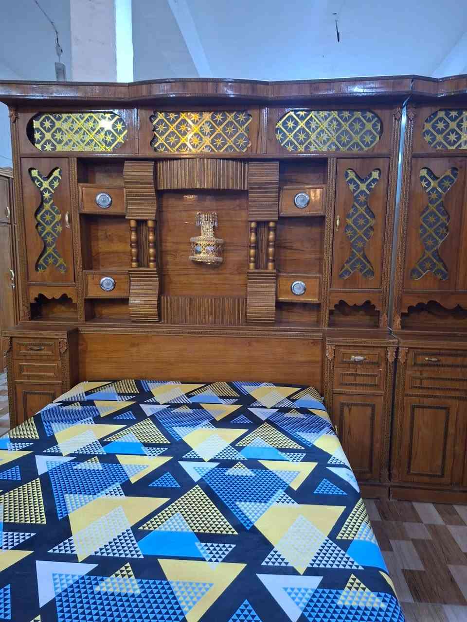 غرفه نوم مستخدمه قليل جداً
مكانه خمسه كيلو 
السعر مليون و300 
للاستفسار خاص او اتصل ع

***********
