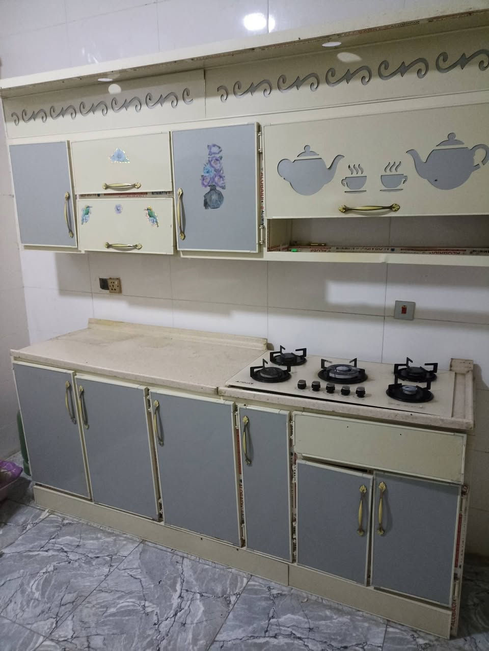 كونتر للبيع مكاني بل بصره الجزيره سعره 350 ***********
