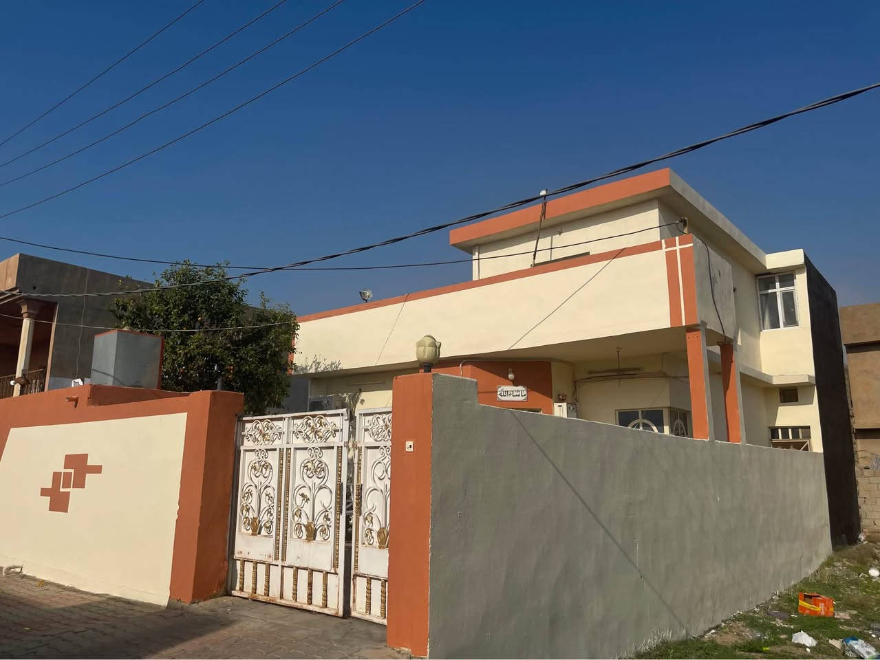 بيت للبيع في السعديه حي الربيع  قريب على شبكه كورك  مساحه 200م طابو صرف  ***********البيت يتكون من صاله كبيره وغرف نوم واحده مع استقبال  وطابق العلوي بي غرفتين فوك  البيت كله سيراميك مع الجدار البيت بي كراج كبير مع  الحديقة  البيت كامل مكمل فلس ماتصرف عليه السعر 58وبي مجال الشراي رجاء الي موشراي لا يعلق ولايجي خناقين, ديالى
