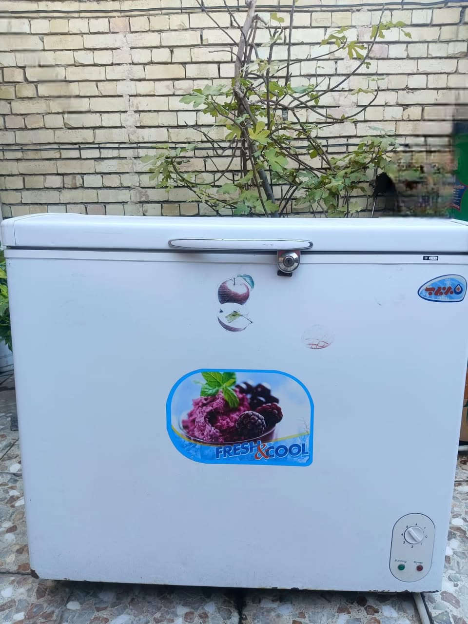 السلام عليكم
للبيع 
مجمدة نوع برفاب اصلية 
نظافة اكثر من %75
السعر من الاخير 150 الف
للاستفسار واتساب ***********
