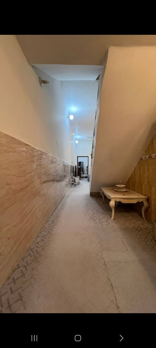 بيت ١٠٠ م للبيع نجف حي الساهرون طابق ونص للاستفسار على هذا الرقم
‎0782 543 2073
