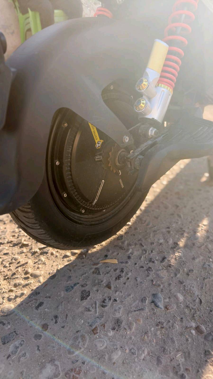 دراجه شحن ٢٠٢٥ مشتريها من الوكيل سرعتها ٦٠ واذا شخص خفيف تقره فوك ال٦٠ اربع سرع بيها بك ونضام سرقه وبصمتين وكارت تشغيل ٢ صارلها ٥ اشهر عندي قبل اسبوعين بدلت البطاريات ب١٦٠ الف الدراجه خفيفه وحلوه وجبيره رايدها ب٥٥٠ الف 