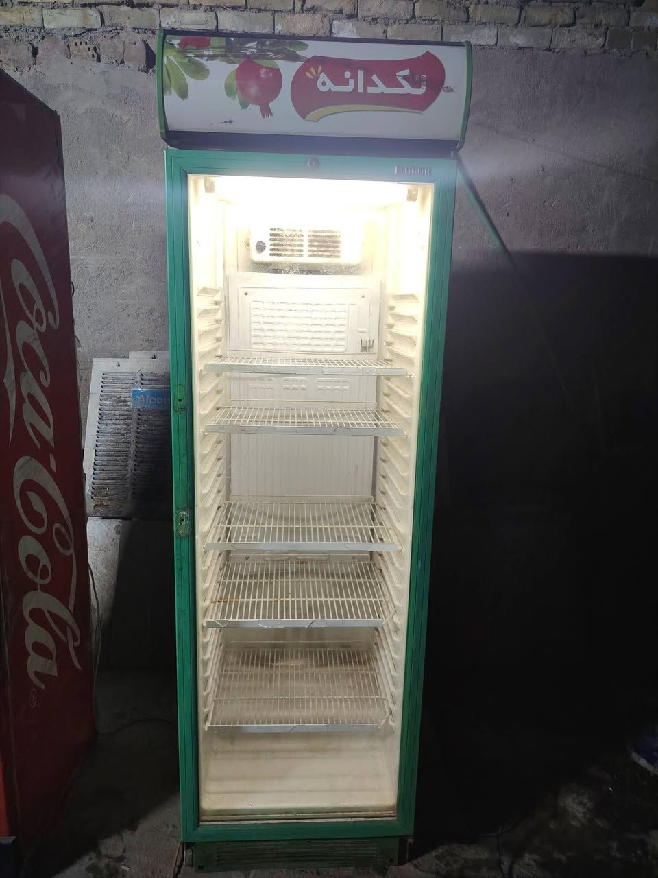 سلام عليكم عارضات ايكور تركي جدد نضيفات تبريدهن ثلج سعر الوحده 250  
بغداد نهايه حي اور قرب جامع مجيسر  
***********
