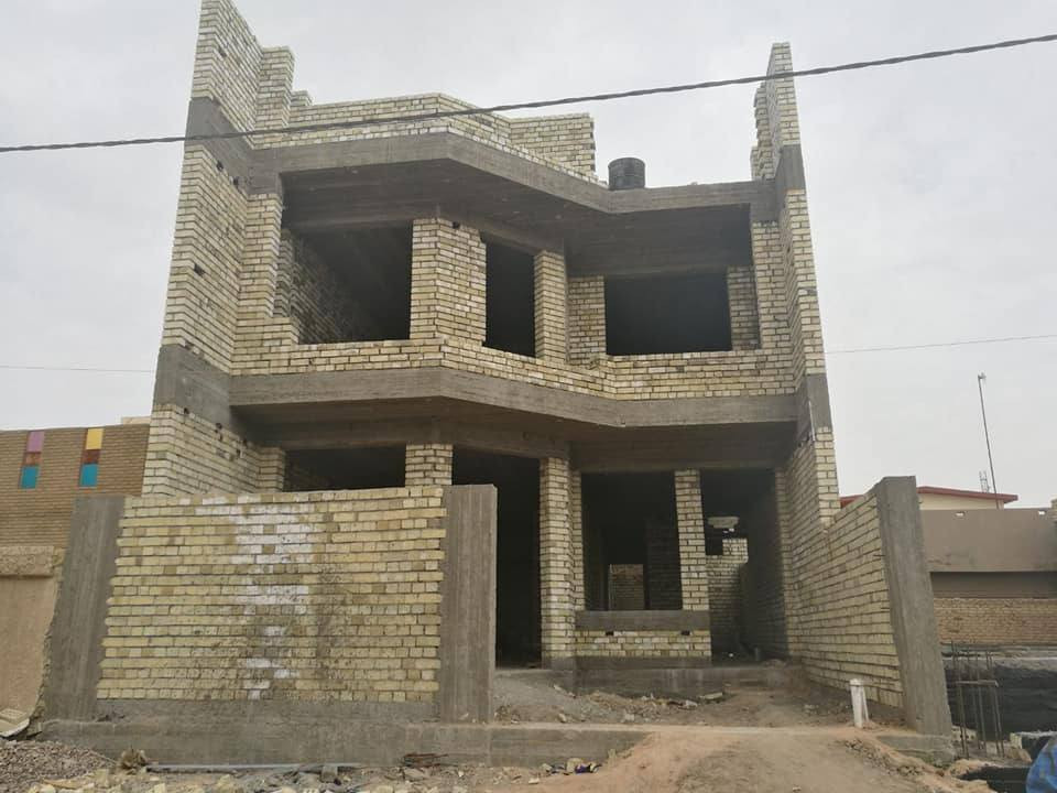 (مقاولات بالنقد):
• 100 م² طابق واحد: 11 مليون  
• 100 م² طابقين: 20 مليون  
• 150 م² طابق واحد: 15 مليون  
• 150 م² طابقين: 28 مليون  
• 200 م² طابق واحد: 20 مليون  
• 200 م² طابقين: 36 مليون  
• 250 م² طابق واحد: 25 مليون  
• 250 م² طابقين: 45 مليون  
• 300 م² طابق واحد: 30 مليون  
• 300 م² طابقين: 54 مليون  
• 400 م² طابق واحد: 40 مليون  
• 400 م² طابقين: 72 مليون  
• 500 م² طابق واحد: 50 مليون  
• 500 م² طابقين: 90 مليون  

تسليم مفتاح (تشطيب كامل):
• 100 م²: 30 مليون  
• 150 م²: 45 مليون  
• 200 م²: 60 مليون  
• 250 م²: 75 مليون  
• 300 م²: 90 مليون  
• 400 م²: 120 مليون  
• 500 م²: 150 مليون  

خدماتنا:
• تنفيذ كامل من الصفر إلى التسليم  
• صب الأسس والسقوف حسب المواصفات    
• تمديدات كهرباء وصحية  
• تسليم كامل حسب الطلب  

مميزات العمل:
• دقة عالية بالتنفيذ  
• مواد مضمونة  
• التزام بالمواعيد  
• متابعة مستمرة مع الزبون  

للتواصل:  
***********
