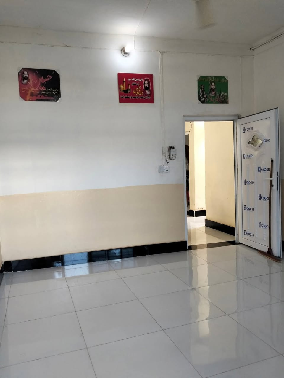 السلام عليكم
اعلان دار للبيع  كامل مساحته 200 متر مربع
موقع ناحيه السلام قرب المحكمه للاستفسار ***********
