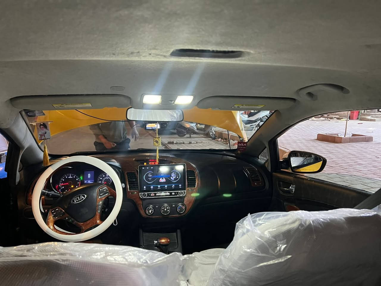 يالله  شباب كيا فورتي موديل 14 ليبل واحد عدى جاملغ ايمن امامي  مكينه 1800 جي دي اي مفتوح كازكيت بيه قبل سبوع تخم تاير باتري نقصه كماليات السعر 95
*********** ابو مصطفى 
لحد يراسلني مكلف بالنشر
