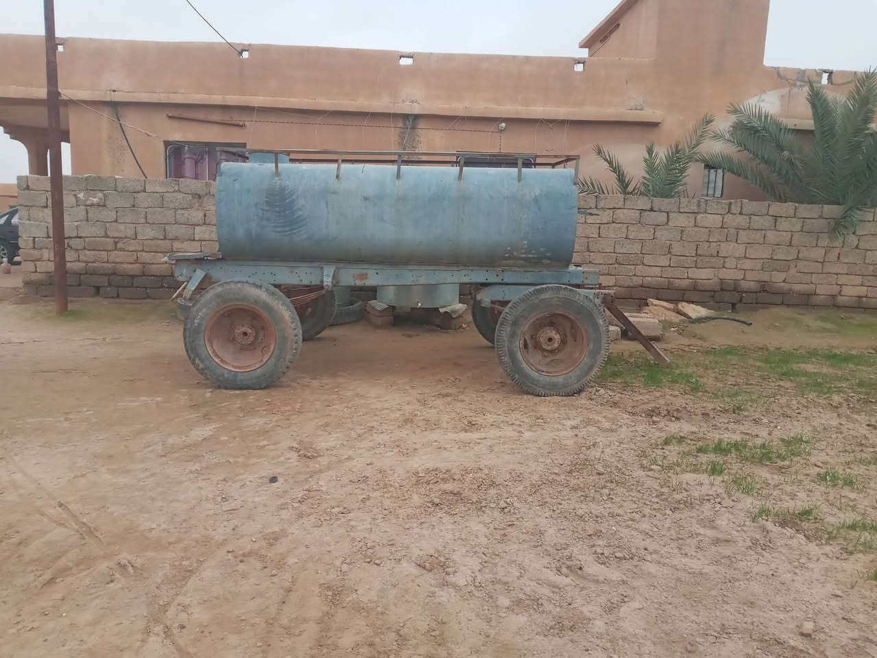 للبيع تانكي مقلون صينيه بلادي مكان غرب تل عبطا السعه 4000لتر السعر مليونين ونص 
***********
