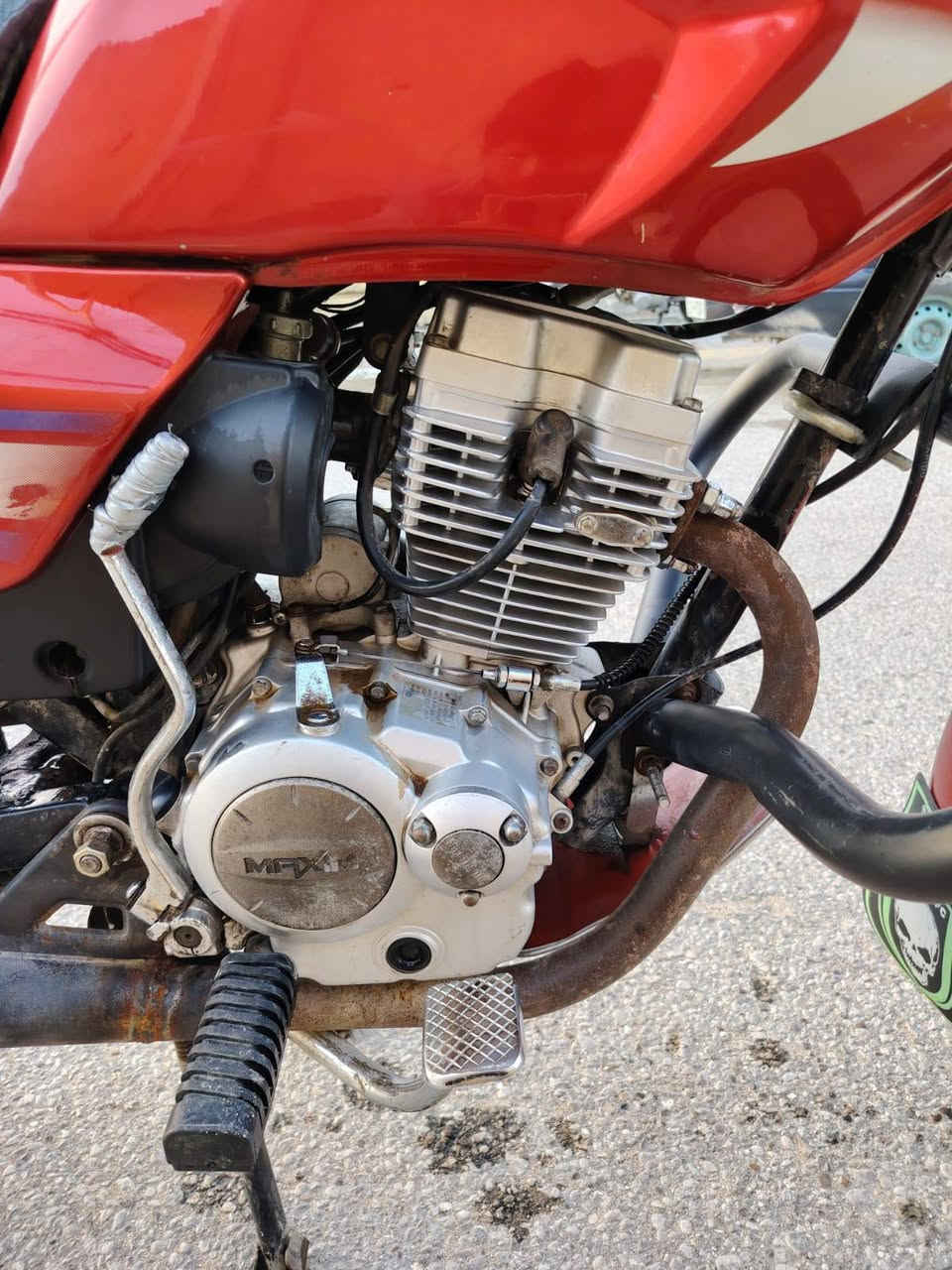 السلام عليكم للبيع دراجة دايمون عظم موديل 2018 اوراقه كاملة واصولية وباسمي دراجة جديدة وكاملة نقصه بس رولة مكاني كربلاء _القادسية السعر 750الف وبيه مجال بسيط. 
تلفون ***********
