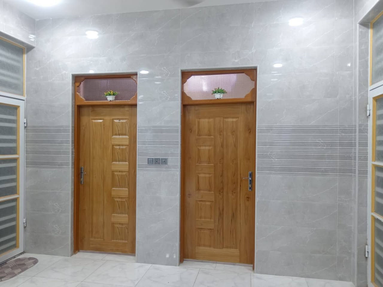 يعلن مكتب الاصدقاء للوساطة العقاريه

دار للبيع  125متر مربع بيه غرفتين نوم  شغل جناي ومستعجل علبيعته
طابوزراعي سند 25اقرار محكمه ثاني يوم🏡مشمول بقرار 320
✅ تحفه فنيه شغل درجه اوله جيب مهندس وافحص 

موقع ,البيت /نجف🏡 ملحق قرية الغديرنفسه بالملحق 

عنوان المكتب شارع الصب مقابل قرية الغدير عمود 261
البناء 🏡 
غرفتين   نوم/صاله/مطبخ استقبال/طرمه /صحيات/مكشوفه
بناء مرتب/ اساس + سقف كونكريت + طابوق جمهوري+سيراميك الواح هندي+ارضيه بورسلين ثقيل ++

ألخدمات 🏡 عرض الشارع 12
ماء/كهرباء/مدارس/سوق/تبليط/مولد

*********** واتساب واتصال
