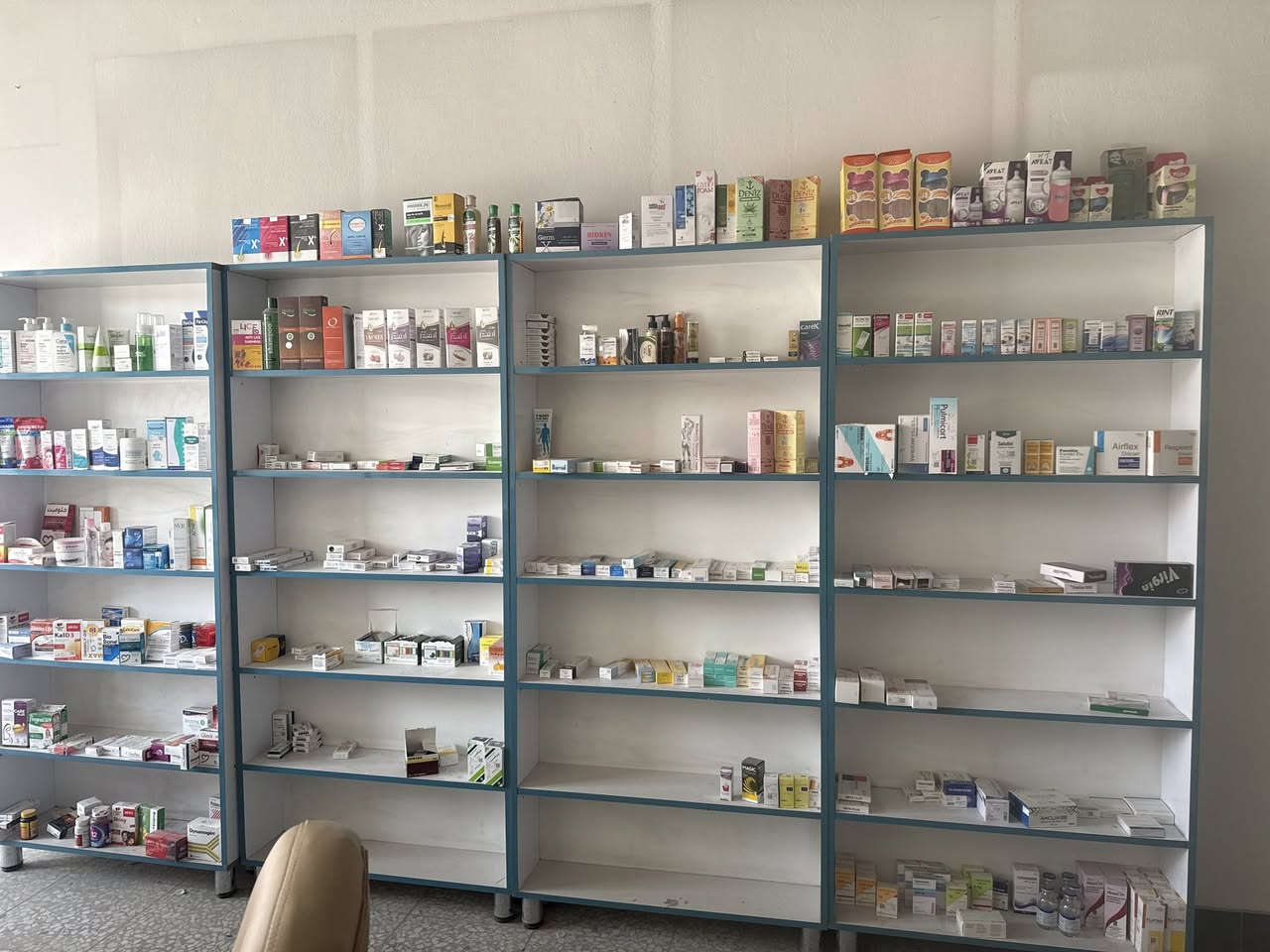 فاترينات صيدليه 12   قطعه تحتوي زاويه وميز صغير  تنفع لصيدليه او لمحل كوزمتك طوله مترتين وربع وعرض متر ونص   نوع ثقيل السعر مليون


**إذا كنت صاحب هذا الإعلان وتريد حذفه لأي سبب، رجاءا أرسل رسالة إلى الدعم الفني**