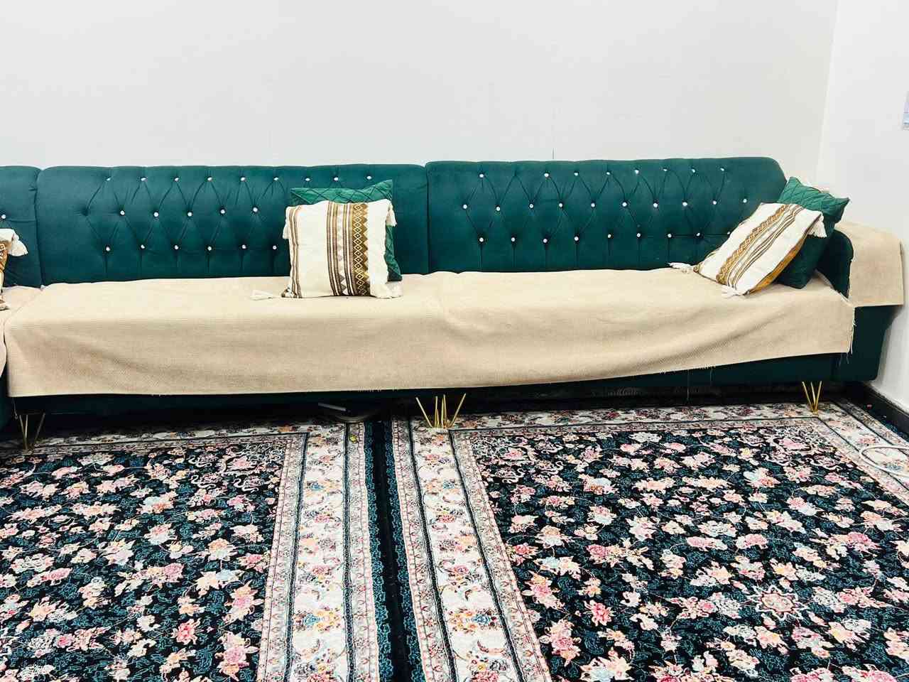 السلام عليكم
عندي ديوان 7 متر حرف L تفصال السعر 450 وبي مجال للاتصال ***********
