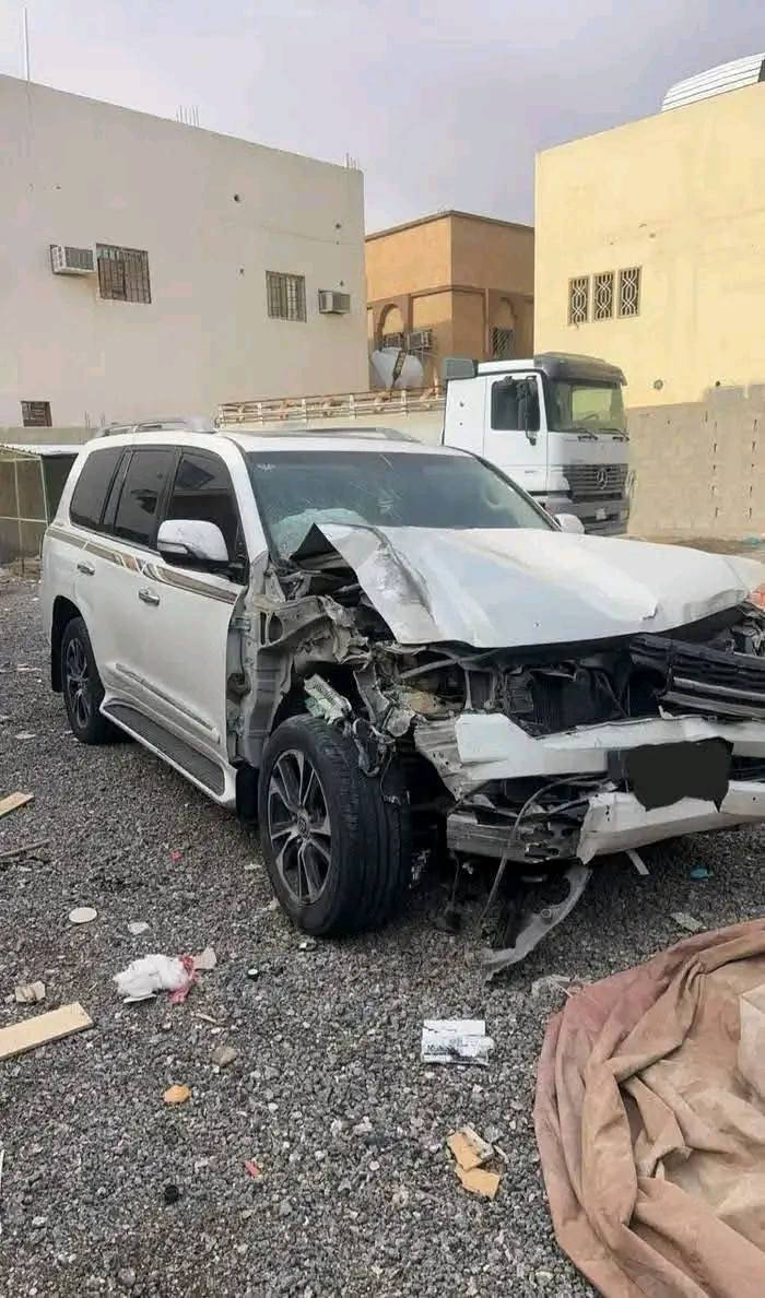 لاندكروز ساز 2021 ماشيه 102 الف كيلو فول موصفات للاخير كيجاز لكزز مكفوله سابقن  رقم شمالي تحويل بس ماسوي وكاله ( وسياره ساز مو شركات عاديه ) مكانها بغداد للاتصال *********** السعر 205
