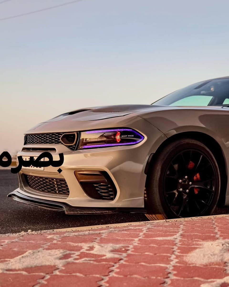 جارجر 2016 مرمزه23 حاجزلها بل مرور وترجع اصل 16 عشرين اربعه وكل المعامله ع حسابي سياره بدون ضربه ولا اير باك  مجرد حالوب بل قماره وضاله ع حالها سياره شاشه جبيره سته سلندر محدثه وأيد بدي دواخل كاربون فايبر لايتات متغير ع فون بك لايتات نحله صوت كروز من طول لطول ع ريمون تم تغير لون من سلفري إلى سموكنك فقط حزام السياره جاهزه من كلشي البصرة القبلة ***********  السعر 165
