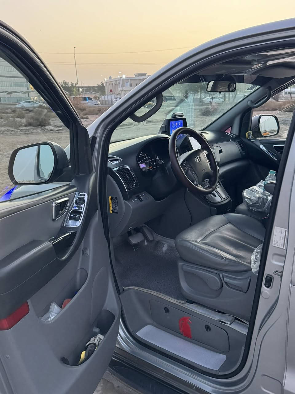 السلام عليكم 
ستاركس 2016 ادبلو للبيع  السيآره كفاله ما عدى قطعه وحده صبغ بكوريا 
نص فول  السياره جاهزه للآخر  
مكينه بلاديه 
السعر ٢٣٠ وبيه مجال 
***********
