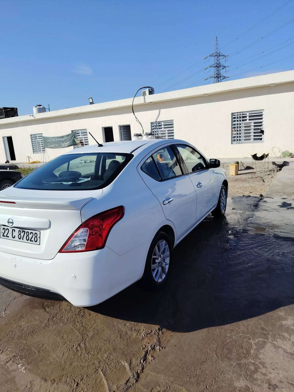 نيسان صني فول  رقم  دولي
مكفوله عدا شخط فقط ماشيه ٩٠ 
120وبيها مجال ***********
