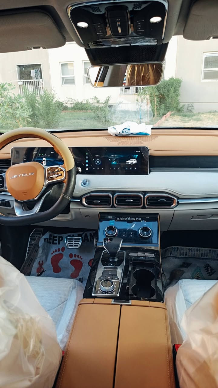 السلام عليكم
‏جيتور X70 بلس لكجري 2025 
‏🔥 Jetour X70 Plus luxury 2025 
‏🚘 رقم بغداد 🚘 فل مواصفات 🔥
‏🚘 خليجي 
‏🚘  عداد مسافة (1800) 
‏🚘 موديل 2025
‏⚙️ حجم المحرك 1.6L TURBO
‏⚙️ مرتبط بناقل حركة أوتوماتيك
‏🔑 مفتاح التشغيل بصمة 
‏🪟 بانوراما 
‏🚗 دفع ثنائي FWD
‏‼️ اريل نفكيتر 
‏📍 حساسات أمامية
‏📍حساسات خلفية 
‏💡لايت هالوجين
‏🔦️ بك لايت LED 
‏🚘 دخول بصمة ذكي 
‏🛞 حجم الاطار 255/45R20
‏🛞 ويل كب 20
‏🛞 4 دسك
‏🛞 حساسات ضغط الاطارات 
‏✨️ اشارة في المرايا الجانبية 
‏✨️ المرايا قابلة للطي كهرباء 
‏🌧 ماسحة خلفية 
‏🎈عدد AIR BAG 6
‏🚗 هاند بريك كهرباء 
‏🚗 ا ABS 
‏🖥 دشبول شاشة ديجيتال 
‏🖥 شاشة Apple Car play 
‏📷 كاميرا دوارة 
‏📷 4 كاميرات
‏💡الانارة الداخلية LED 
‏⭕️ مقود جلد حياكة  
‏🛣 مثبت السرعة Cruise 
‏🎶 المودات والاوامر الصوتية 
‏🎶 ا Bluetooth / T YPCE
‏⚡️مخرج منفذ الطاقة 
‏🔍فحص نظام السيارة 
‏💺تتسع المقصورة ل 7 ركاب
‏💺المقاعد جلد
‏💺حركة المقاعد الامامية كهرباء 
‏💺تدفئة وتبريد المقاعد الامامية
‏💺 ذاكرة وضعيات مقعد السائق
‏👶 مثبت مقعد الطفل ISOFIX 
‏❄️ تبريد شاشة 
‏🚘 أوضاع القيادة Drive Mode 
‏🚘 أوتو هولد Auto Hold 
‏🚘 رادار
‏🚘 تحديد المسار
‏⛷️ نظام مانع الانزلاق 
‏⛰️ نظام نزول المنحدرات 
‏🚘 تطعيم الدواخل ألمنيوم 
‏
‏📐 أبعاد ومقاسات السيارة📐
‏📏 الطول   486  cm     
‏📏 العرض  193  cm
‏📏 الارتفاع  178  cm
‏🚘 ضمان لمدة عشر سنوات أو 1000,000 كم 🚘
‏
‏السعر المطلوب (29.000.000) مليون
‏***********
‏
