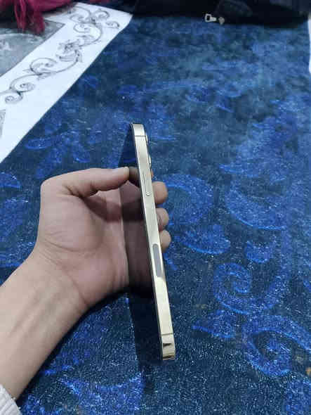 السلام عليكم ايفون ١٣ برو ماكس ٢٥٦ بطارية ٧٧ الجهاز بلادي بس الضهر مفطر السعر ٥٥٠ وبي مجال مكاني قرب مرور التاجيات ***********
