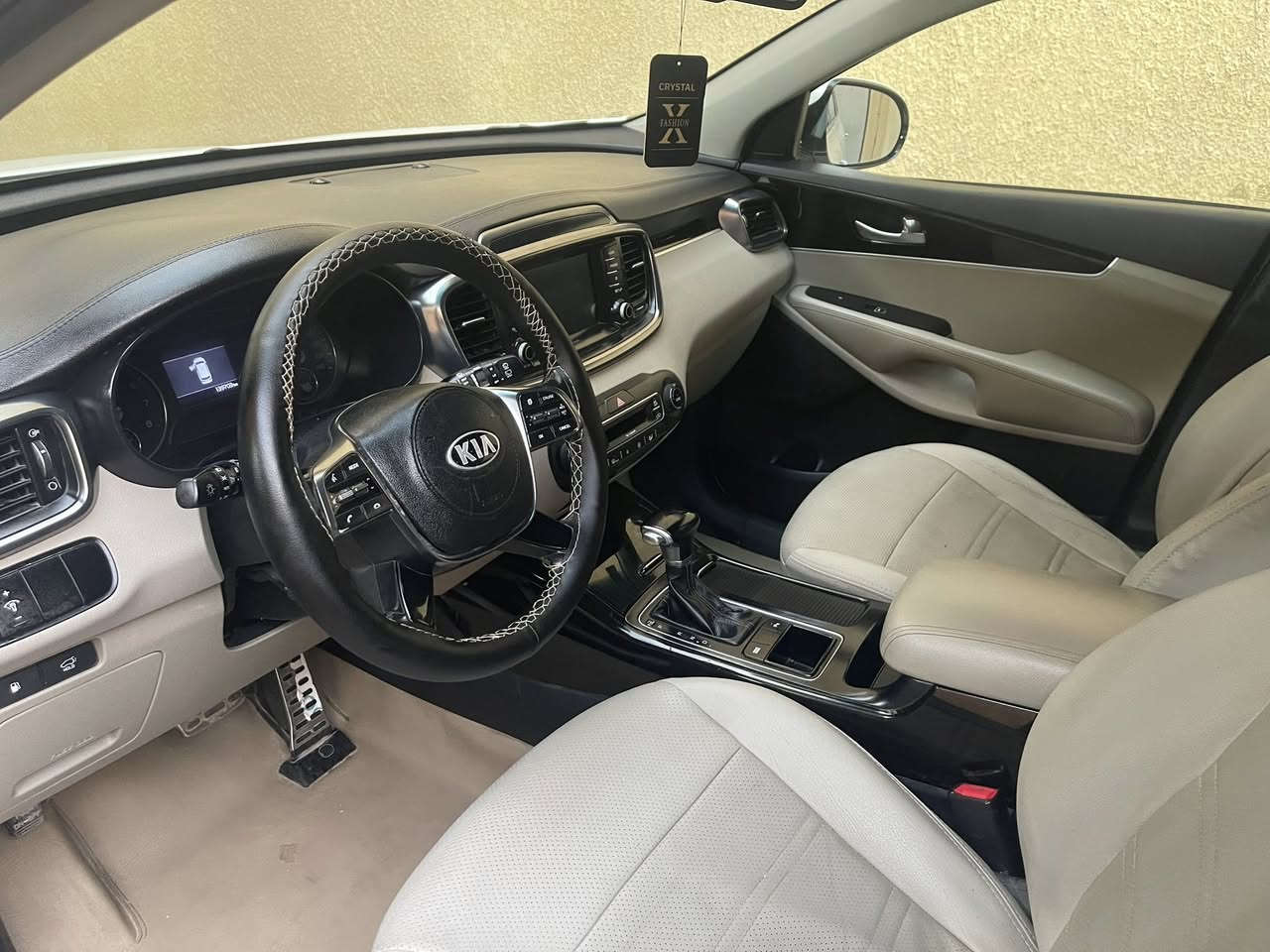 السلام عليكم كيا سورنتو موديل 2018 خليجيه محرك 6سلندر 7راكب السياره فول مواصفات للاخير ميحتاج اكتبلكم المواصفات اعلى فئة بلسورنتو السياره بيهة صبغ 3قطع وباب مبدل بلادي نفس اللون بدون دواخل بدون ايرباك بدون لغد وشواصي مكفولات كير مكينة كفاله سيارة حيل نظيفه ماشيه 140الف 
للاستفسار اكثر *********** 
مكاني بغداد الدوره السعر 182 وبيهة مجال قليل للشراي 
بيع فقط بدون مراوس
