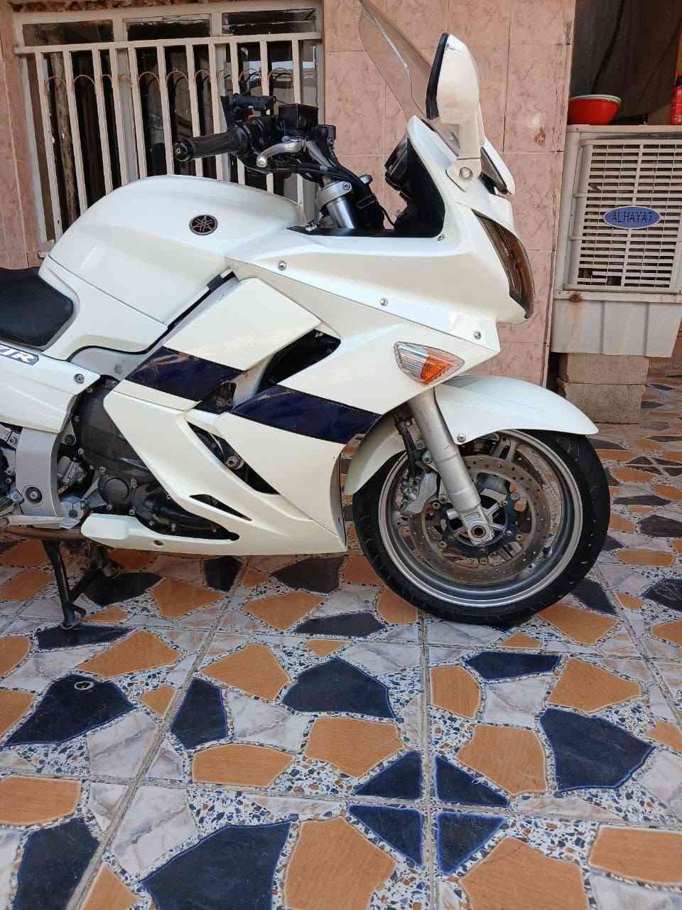 للبيع ياماها اف جي ار 1300 دخول جديد 
موديل 2011
 نضام اي بي اس 
جام كهرباء 
تدفئه يدات 
جنط الوكاله 
ممشى الدراجه 17 الف مايل فقط 
دراجه بحاله الوكاله 
السعر المطلوب 30
مكاني سامراء 
الشراي يتصل ***********
