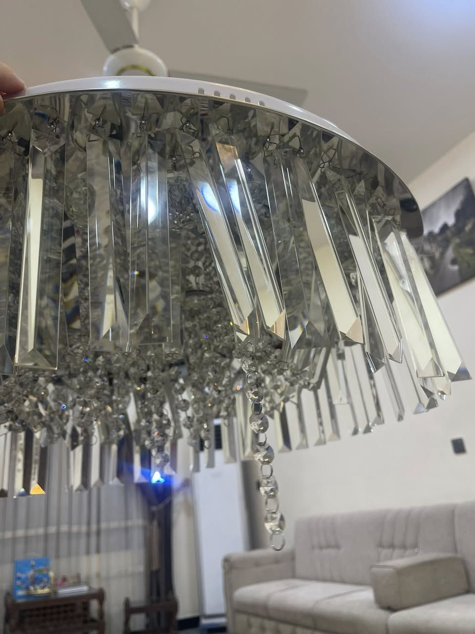 السلام عليكم
قرية سقفية جديدة بس شديتها بعدني حتى وايراتها ما فاتحها
ليد وكرستال سقفية مكاني حي المهندسين سعرها ٦٥؟وبيها مجال 

***********
