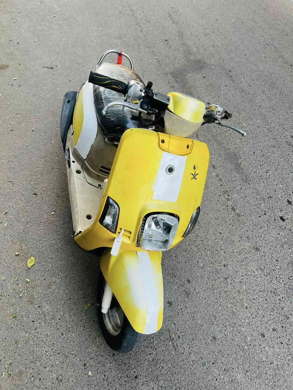 عندي بوليس لون ليموني🍋 كفرات اصليه مختمه داخل كريمي مكينه ناعمه شلعه ومعدل كهربائياتهه شغاله اوراق كامله المكان الغزاليه السعر 500 الشراي يخابر وهذه رقمي ***********
