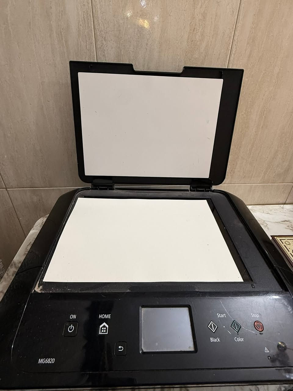 الطابعة مستخدمة استخدام بسيط
* ✅ طباعة، نسخ، ومسح ضوئي (3 في 1).

* ✅ اتصال لاسلكي Wi-Fi للطباعة من الهاتف والكمبيوتر.

* ✅ شاشة لمس ملونة قياس 3 بوصات.

* ✅ طباعة تلقائية على الوجهين (Duplex).

* ✅ دقة طباعة تصل إلى 4800 × 1200 dpi.

* ✅ سرعة طباعة تقريبًا 15 صفحة/دقيقة بالأبيض والأسود و9.7 صفحة/دقيقة بالألوان.

* ✅ ماسح ضوئي بدقة 1200 × 2400 dpi.

* ✅ تدعم الطباعة من بطاقات الذاكرة ومن تطبيقات الهواتف الذكية. 

السعر : 150 الف 

للتواصل : ***********
