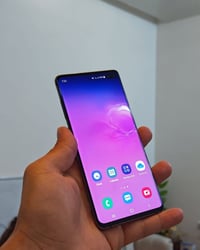 سامسونج S10 بلس • ٨ رام ١٢٨ • نظيف جداً