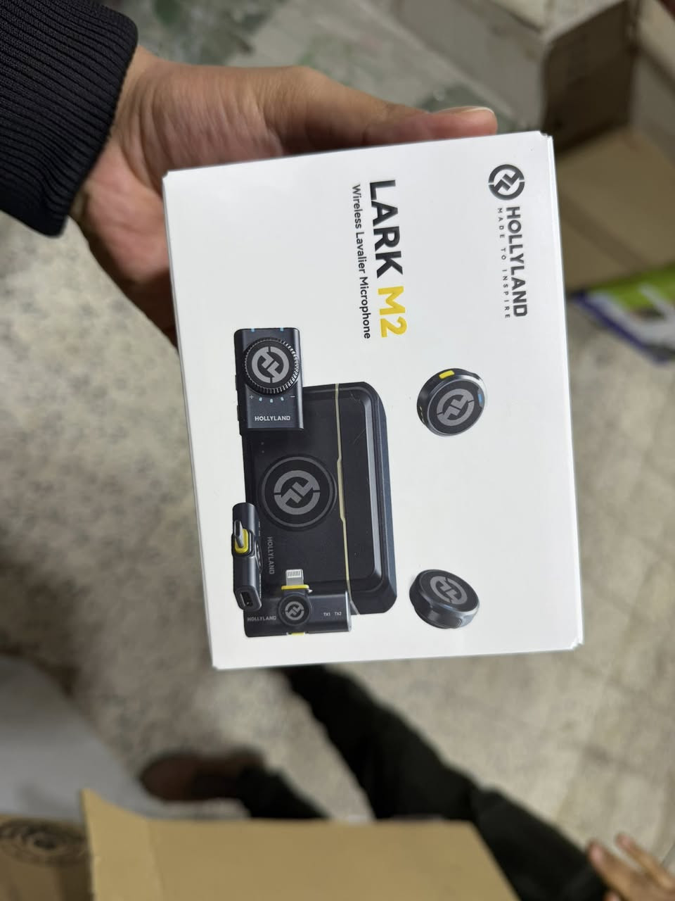 نك مايك هولي لاند لارك ام 2 كومبو بالسلفون شرط ما مفتوح
يتميز بتصميم خفيف الوزن للغاية، حيث يزن جهاز الإرسال 9 جرامات فقط. 
يوفر جودة صوت Hi-Fi بدقة 48 كيلو هرتز/24 بت. 
عمر بطارية طويل يصل إلى 10 ساعات لكل جهاز إرسال، مع علبة شحن توفر ما مجموعه 30 ساعة من الاستخدام. 
يحتوي على تقنية متقدمة لإلغاء الضوضاء (DSP). 
يوفر نطاق اتصال لاسلكي يصل إلى 656 قدمًا (200 متر).
سعر 125 الف قفل مكلف بالنشر


**إذا كنت صاحب هذا الإعلان وتريد حذفه لأي سبب، رجاءا أرسل رسالة إلى الدعم الفني**