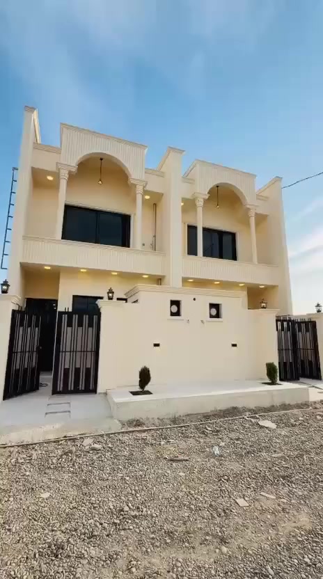 ​🏗️ عرض بيع عقار - تكريت (حي الديوم)
الموقع: منطقة التوحيد / القرب من سياج الجوهرة
​وحدة عقارية (تون) متاحة للبيع بمواصفات فنية متكاملة وتوزيع هندسي دقيق.
​📊 البيانات والمواصفات العقارية:
​المساحة الإجمالية: 100 متر مربع.
​الأبعاد الإنشائية: (5م واجهة × 20م نزال).
​نظام التكييف: مجهز بنظام دكتات (Duct System) متكامل لكافة أرجاء العقار.
​الأعمال السقفية: تسقيف السطح بنظام الشتايكر، مع ديكورات داخلية (سحب مغربي).
​النجارة والألمنيوم: شبابيك سحب (ألمنيوم) بمواصفات عازلة.
​اللمسات النهائية: تغليف المطبخ بورسلين عالي الجودة قياس (120 سم).
​📞 للتواصل وتقديم الاستفسارات الرسمية:
​يرجى الاتصال على الرقم المخصص:
***********
​#تكريت #الديوم #عقار_للبيع #التوحيد #استثمار_عقاري
