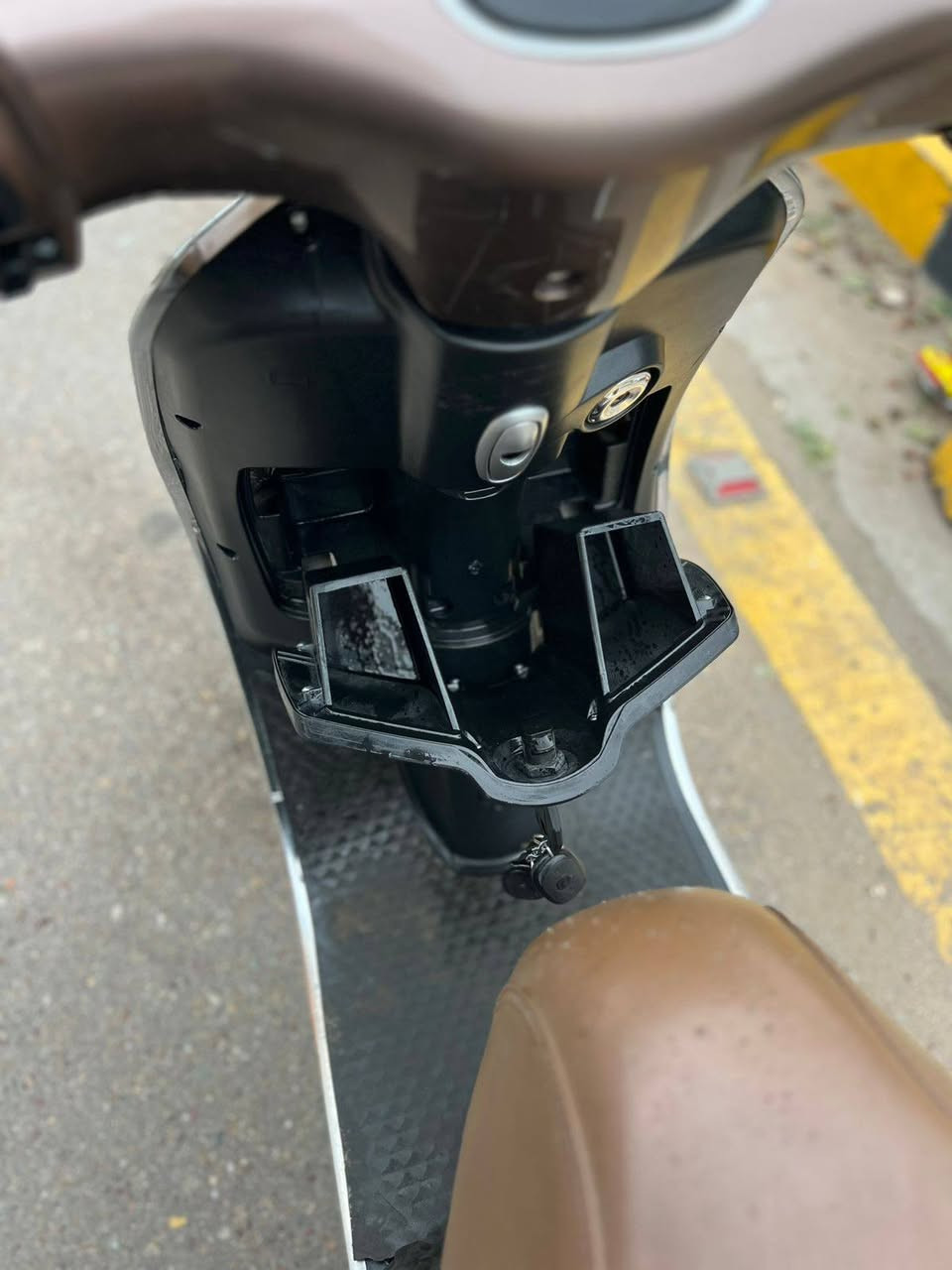 سلام  عليكم شباب دراجه شحن للبيع نوع كلاسك MTR دراجه بعدها وضع وكاله استخدام 25 يوم فقط وصل شراء موجود. دراجه عالميه والله وسياقتها بعد احله دراجه تخيل ومكفوله كفاله عامله وعفحص بيها مواصفات تخبل 

الموديل 2026
النوع كلاسك MTR 
البطاريات 5 دبل 
التحويلات 1.2.3
السرعه 60
رجوع الخلف R 
تشغيل عن بعد 
جهاز انذار السرقه 
بصمات 2
سويجات 2
وصل شراء موجود
اشاير رباعيه 
لايتات زنوزن قويه جدا 
شاشه تعرض الك كل عطل يصير 
بريكات دسكات دهن هدروليك 
 شاحنه اصليه  تدعم شحن سريع ويقاف ذاتي 
اطارات جوبلس  
لونها كلششش مميز وحلو 
كلها كامله مكمله 

اي استفسار اتصال 

***********

مكاني بغداد الاعظميه
