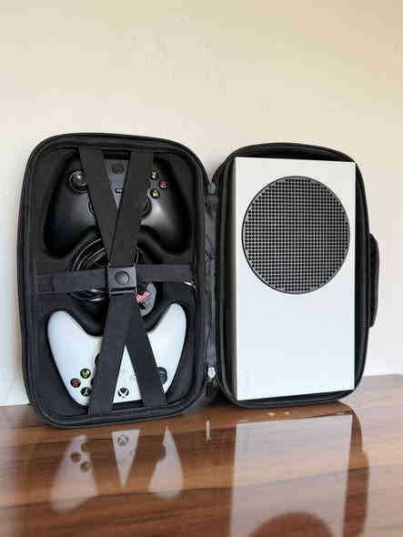 Xbox Series S
للبيع جهاز Xbox Series S 2021 بحالة ممتازة جدًا، نظافة 95%، واستعمال قليل وواضح من يوم تشوفه.
جهاز مرتب، نظيف، ومحافظ عليه — جاهز للاستخدام بدون أي ملاحظات.

محتويات الباكج:
 • جهاز Xbox Series S
 • 2 يد تحكم أصلية بحالة ممتازة
 • جنطة حماية مخصصة لحمل الجهاز والجويستكات والكيبلات
 • جميع الملحقات الأصلية كاملة
 • الكيبل الرئيسي الأصلي

ليش هذا الجهاز مختلف؟
 • نظافة عالية واستعمال محدود
 • كامل بكل مستلزماته
 • وجود جويستك أصليين يعتبر إضافة نادرة ومهمة
 • الجنطة الخاصة تخليك تنقله بأمان وسهولة
 • مناسب للألعاب الحديثة، سريع، أداء مستقر

الموقع: أربيل

السعر : 325 الف فقط 

للتواصل (واتساب فقط):

📱 ***********
