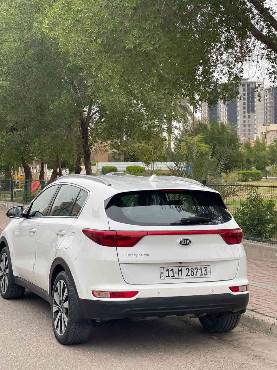 السلام عليكم 
كيا سبورتج موديل 2017  خليجي رقم بغداد
السعر 170 و بيها مجال 
بدون حادث فقط ضربه بهلال الچاملغ الخلفي تحت قبق البانزين راجع على البارد
مكينه 4 سلندر 2000
3 انضمة قياده 
تحكمات ستيرن جهتين
ماشيه 115 الف
بدون بانوراما 
سويجات 2 
مري شفط مع اشاره بالمري 
حساسات خلفية كاميرا خلفية و شاشتها الاصليه 
السونار موجود بالصور
مكانها بغداد 
للتواصل ***********
***********
