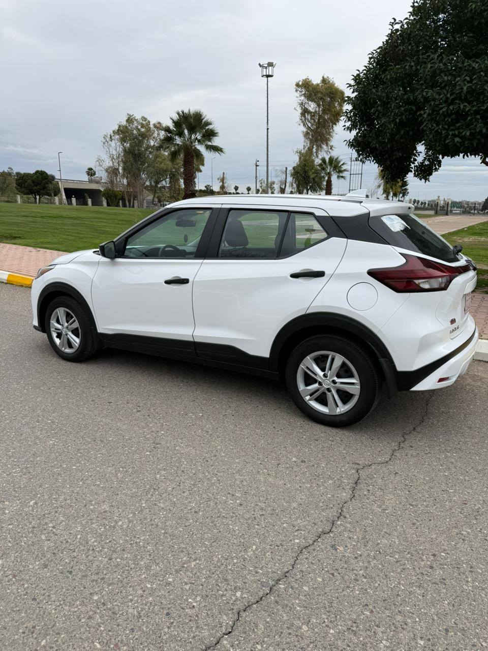 🚗 للبيع: نيسان كيكس S 2024
🔹 المواصفات:
محرك 1.6 لتر – 4 سلندر
قوة 118 حصان
ناقل تحركة أوتوماتيك CVT
دفع أمامي

🔹 التجهيزات:
شاشة + بلوتوث
مكيف هواء
زجاج ومرايا كهربائية
مثبت سرعة
حساسات خلفية
كاميرا خلفية
أنوار أمامية هالوجين �

🔹 الحالة: قطعة صبغ وحدة
💰 السعر :120
📞 للتواصل: *********** أربيل, العراق
