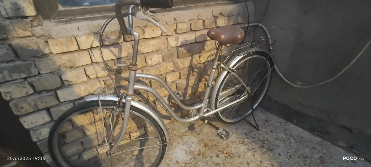 بايسكل سياحي نظيف
حجم 26 
السعر 70 وبيه مجال
العنوان / حي المهندسين
للاستفسار: ***********
