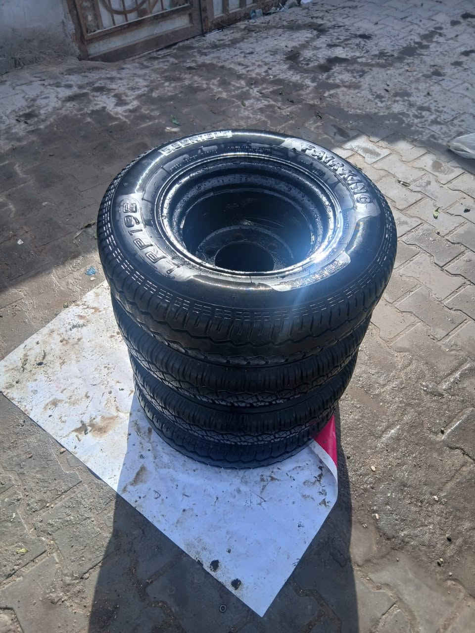 السلام عليكم
تايرات معه ويلات
العدد ٤ 
الحجم ١٣
***********
