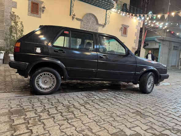 كولف للبيع موديل ٨٩ كوبون بانزين بيها محرك و كير شرط لا صرف ولا نفخ رقم الماني سنوية ١٩ ستيرن بور شرط التحويل مطوزه عام جمالية السعر ٢٥ و بي مجال قليل 
للاستفسار اكثر ***********
