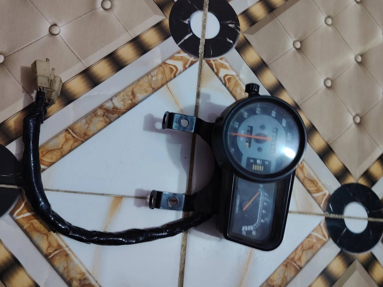سلام عليكم للبيع غراض هاوجن زوج وياله ودبلات زوج واجنحه تانكي ودشبول نضيف وكفر سنجيل وبكلايت كلهن نضيفات المكان ديالى الرقم ***********
