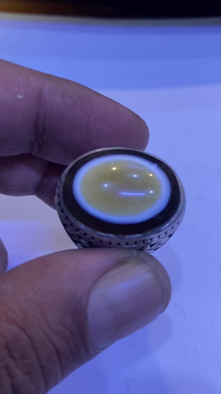 السلام عليكم
اللهم صل على محمد وال محمد
جزع يماني جميله شفافه 
اهداء لعيون الكروب جميعاً


**إذا كنت صاحب هذا الإعلان وتريد حذفه لأي سبب، رجاءا أرسل رسالة إلى الدعم الفني**