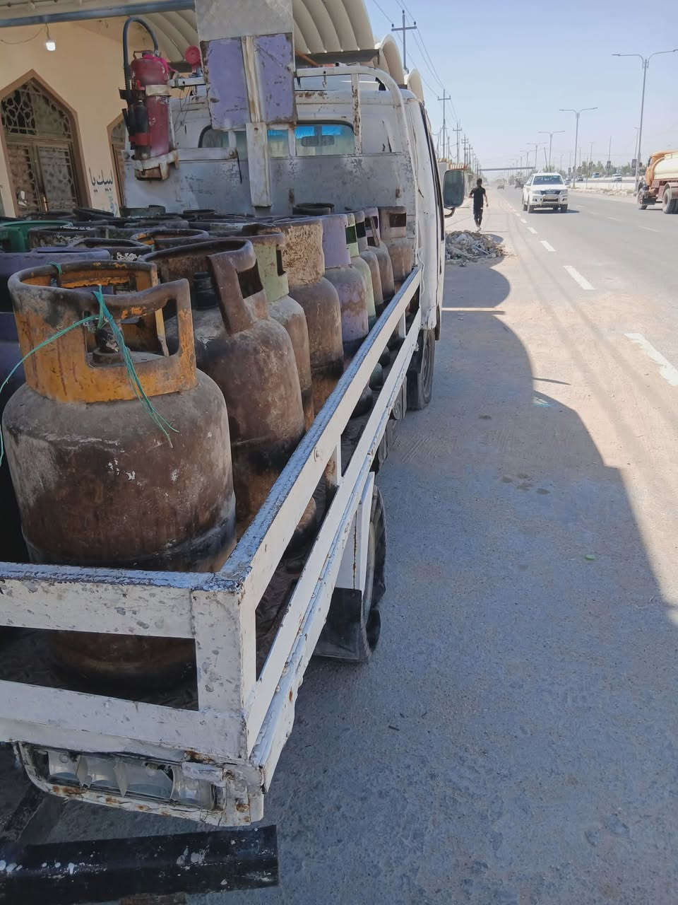السلام عليكم وكاله للبيع سياره حلوه ونظيفه السنويه للثلاثين وسياره شرط التحويل رقم الهاتف *********** رقم 100 بيه مجال
