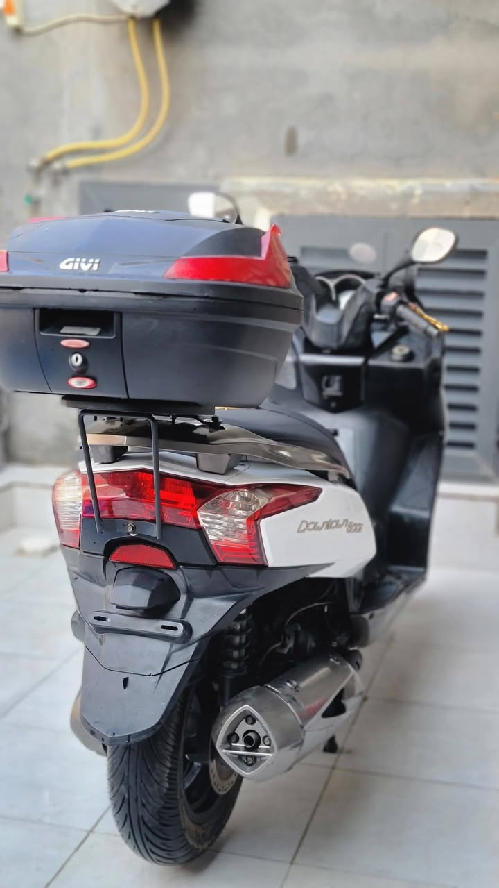 دراجه نضافه 100 بل 100 مناقصه اي شي مكينه 300 للبيع مكانه واسط صويره سعر ملون و300 رقم صاحبه ***********
