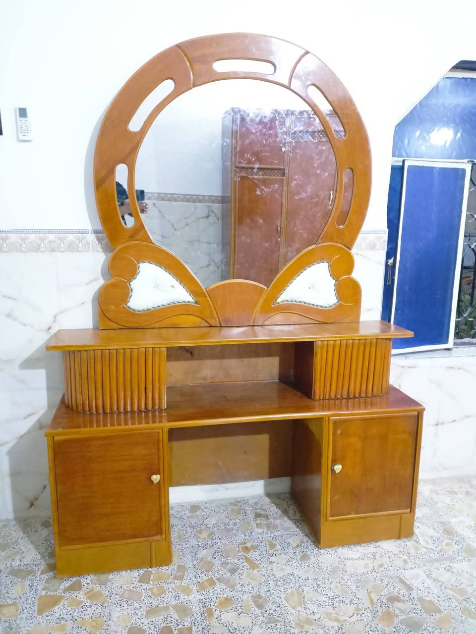 مكان نجف / ***********
غرفه صاج عراقي ام 6 باب طابقين نضيفه تزكام داخل وخارج صاج سعر 400 بيه مكال
