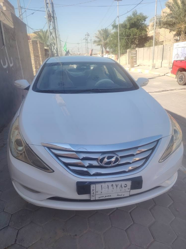 السلام عليكم سوناتة مديل ٢٠١٣ خليجي محرك٢٤٠٠ تحويل باي وقت السيارة نضيفة محرك كير حدادية تخم تاير كلة جديد سيارة نضيفة جدا بيها بنيد مبدل اصلي بدون ضربة  وبيها طخة بل دعامية الخلفية والباقي كفالة والسيارة بيها سونار موجود رايدها ١٠٥ وبيها مجال قليل الشراي يتصل *********** ديوانية, القادسية
