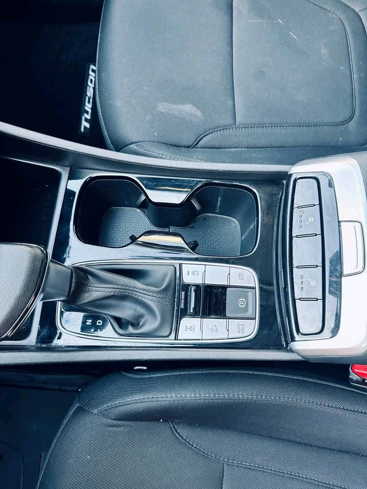 توسان  2022, وارد امريكي
اللون الخارجي :- سلفر 
  الداخلي :- اسود مخمل 
 حجم المحرك :- 2500  
 المواصفات الإضافية 
- شاشة كبيرة  - نظام صوتي فائق -كاميرا 360 درجهمع رادار جانبي - - هاند بريك كهربائي - وضعيات قيادة متعددة - 
 وباقي المواصفات المعروفة ….) 
 
الضرر :- رصعه بالجاملغ فقط مبينه بالصوره  دواخل  بدون يرباك
مكان السياره فلوجه  رقم سياره اربيل بسمي
***********
السعر 108 ووبيها مجال
