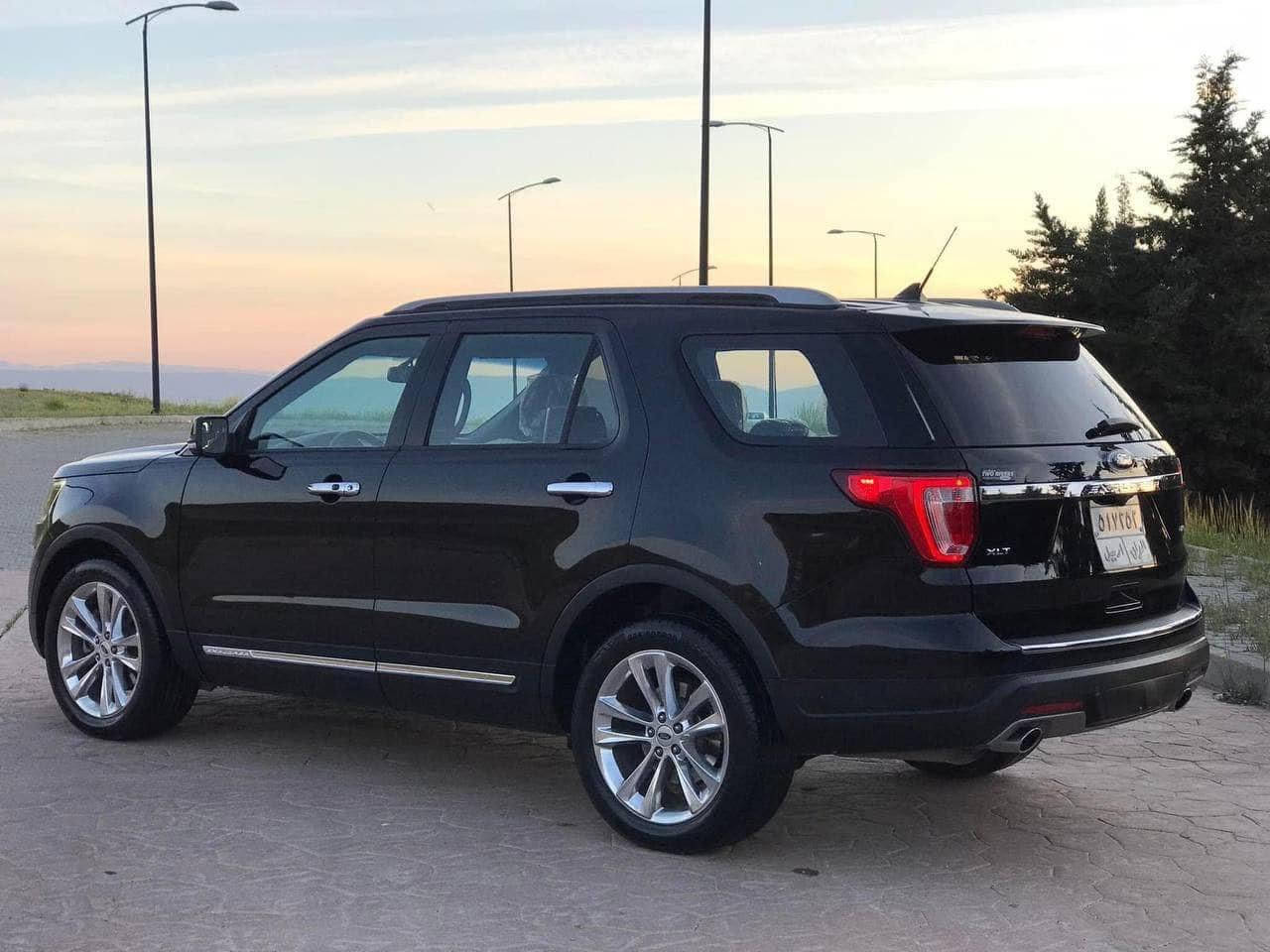 🚘✨ للبيع – فورد إكسبلورر موديل 2018  

📍 المواصفات:  
✅ فول مواصفات – فئة XLT  
⚙️ دبل أكسل – 4X4  
🔧 محرك 6 سلندر حجم 3500  
🌌 سقف بانوراما  
🔑 بصمة أبواب + تشغيل بصمة + تشغيل عن بعد  
🪑 كشنات جلد + كشنات تدفئة + كشن كهربائي  
🪞 مرايات جانبية هيتر  
🎛️ ستيرن تدفئة + تحكم فول  
📦 صندوق كهربائي (فتح وغلق)  
🖥️ شاشة كبيرة + 🎥 كاميرا دوارة  
📡 حساسات أمامية وخلفية + أشاير بالمراية  
✨ يدات نيكل – ليد نهاري – لايتات عدسة مع بلوجكتر  
🎙️ نظام أوامر صوتية + تحديد سرعة  
⚙️ 3 وضعيات قيادة – 8 سماعات داخلية  
❄️ تبريد ثلاث قطع (أمامي – وسط – خلفي) بتحكم منفرد  
💡 تحكم في الإضاءة الداخلية  
📱 نظام SIRI + APPLE CAR PLAY  
🧭 بوصلة + گيجات إلكترونية  
🔐 كود دخول للسيارة  
⚙️ ويل كروم كبير  
📺 شاشات بالكشنات الخلفية + دوسات جانبية  

📄 السيارة كلش نظيفة – ناعمة – مابيها أي نقص  
🛡️ سنوية نافذة – باسمي – شرط التحويل  
⚙️ محرك وكير مكفولين  
🎨 ضرر جاملغ وبونيد فقط بدون دواخل – شرط الفحص  
🔧 الصيانة كاملة بشركة فورد القاصد  

📍 مكان السيارة: بعقوبة  
📞 للتواصل اتصال مباشر: ***********  
💵 السعر المطلوب: 220 وبيه مجال بسيط  

#فورد #اكسبلورر #Explorer_2018 #سيارات_العراق
