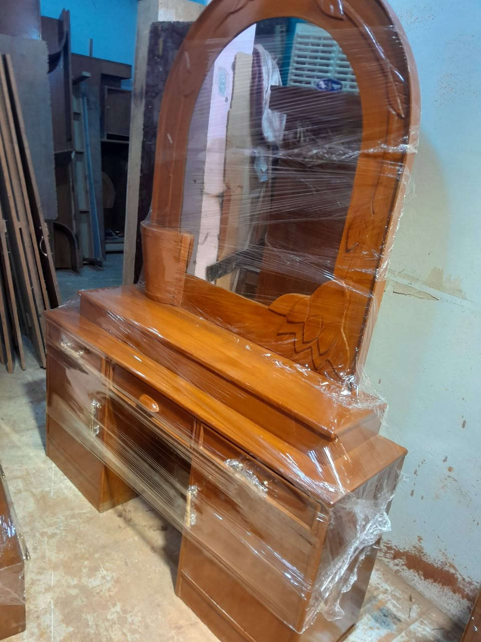 غرفه ام سته نجاره وثكيل السعر اربعميه وخمسين ألف وبيه مجال شي بصيط الحله ابو غرق ***********
