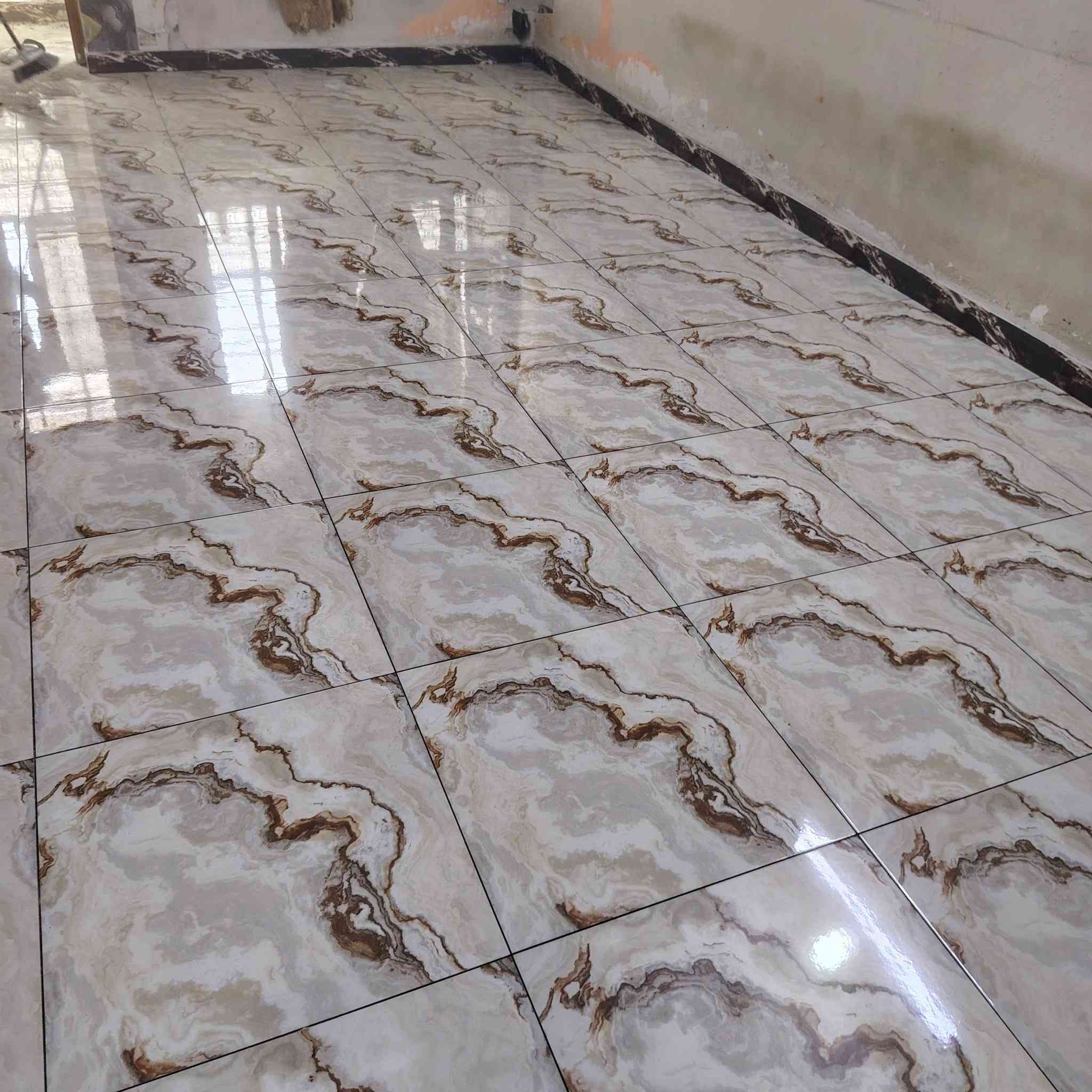 ابو عمرو خلفه سيراميك وكاش ومرمر تسليم مهندس ***********
