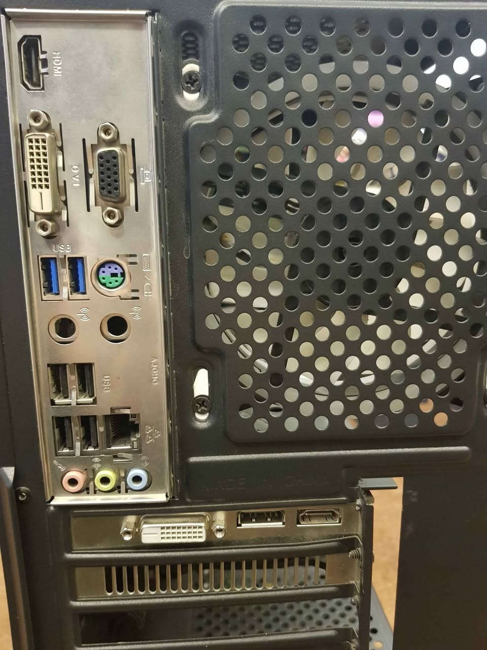 السلام عليكم، يوجد جهاز كمبيوتر للبيع بخصومات جيدة. المواصفات كالتالي: - كارت الشاشة: RX 580 8G - المعالج: i3 الجيل العاشر - اللوحة الأم: H410M - الذاكرة العشوائية: 16GB بسرعة 2400MHz - الذاكرة الداخلية: 128GB SSD + 512GB HDD

 السعر: 350 ألف دينار عراقي، مع إمكانية التفاوض.

 للتواصل: ***********. الموقع: بغداد، مدينة الصدر، قطاع 19، قرب أفران الأوائل. بغداد, العراق
