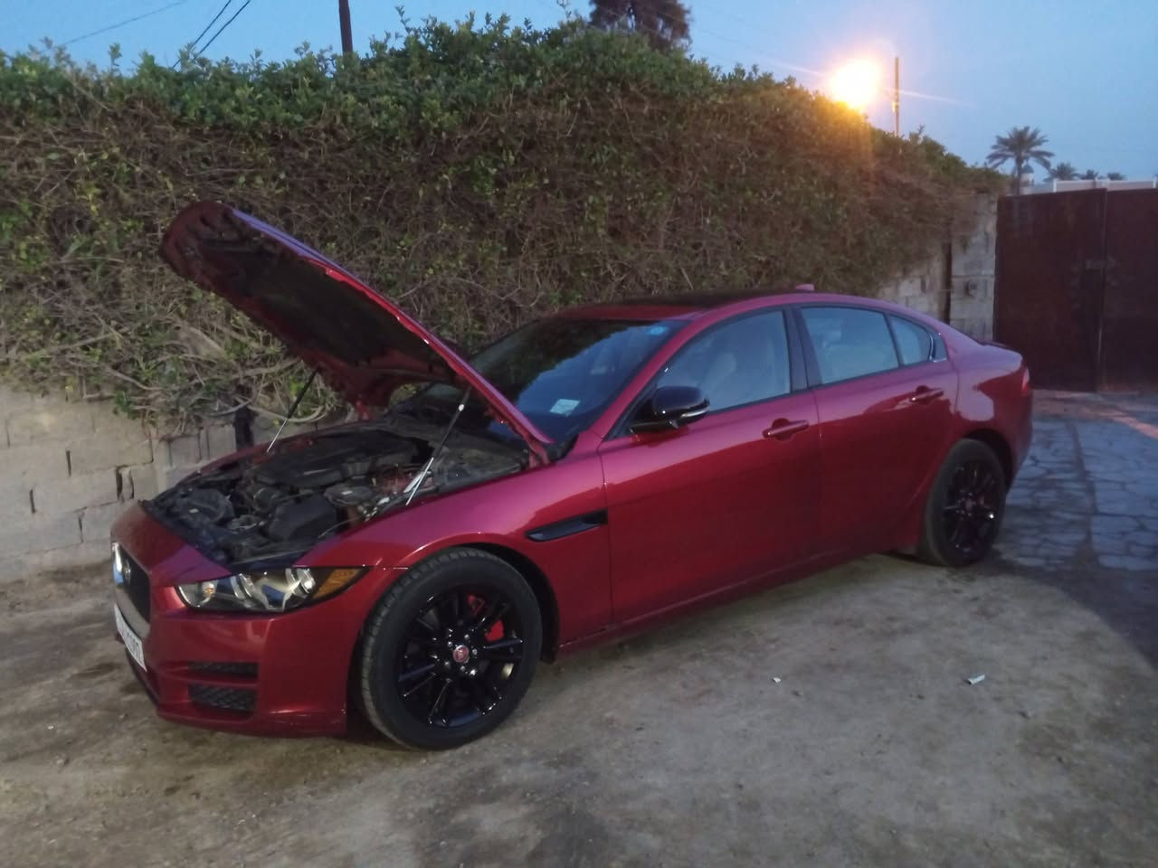 سلام عليكم للبيع سياره جاكوار موديل 2018 امريكي حادث ربع جاملغ وبنيد السياره فولل مواصفات الون ماروني رقم بغداد نكليزي الاستفسار *********** مكان السياره العامريه
