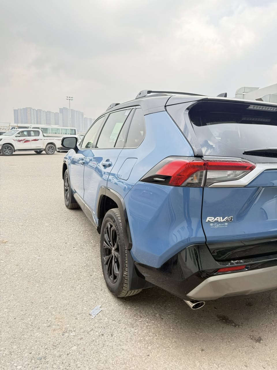 السلام عليكم
راف فور xse 2024 هايبرد فول مواصفات 1/1 اعلى فئة
TOYOTA RAV4, XSE 2024

ماشية 9.000 مايل(( السياره كلين ))

بانوراما .. كامرات 5 +

شاشة جيبرة سستم صوت JBL

جنطة كهرباء تنفتح تلقائي عند الاقتراب بالرجل

تدفئة كشنات تدفئة ستيرن

بصمة كشن كهرباء وباقي مواصفات الفول

السيارة حادثها  كلش خفيف طخه بالدعاميه الاماميه 

((السياره كلين بدون صبغ بدون تبديل بدون ايرباك ))

جديدة السيارة كلش نظيفة وبدون ملاحظات

وبدون اي نقص وتم تغليف السيارة بالنقل للحماية

السعر31،000 بيها مجال بسيط

مكان السيارة بغداد ورقم السيارة اربيل  شبه مميز 

سياره صارلها اسبوع من داخله للعراق

للتواصل ***********
